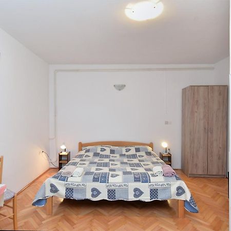 Rooms Veli Vrh 2208 Pola Esterno foto