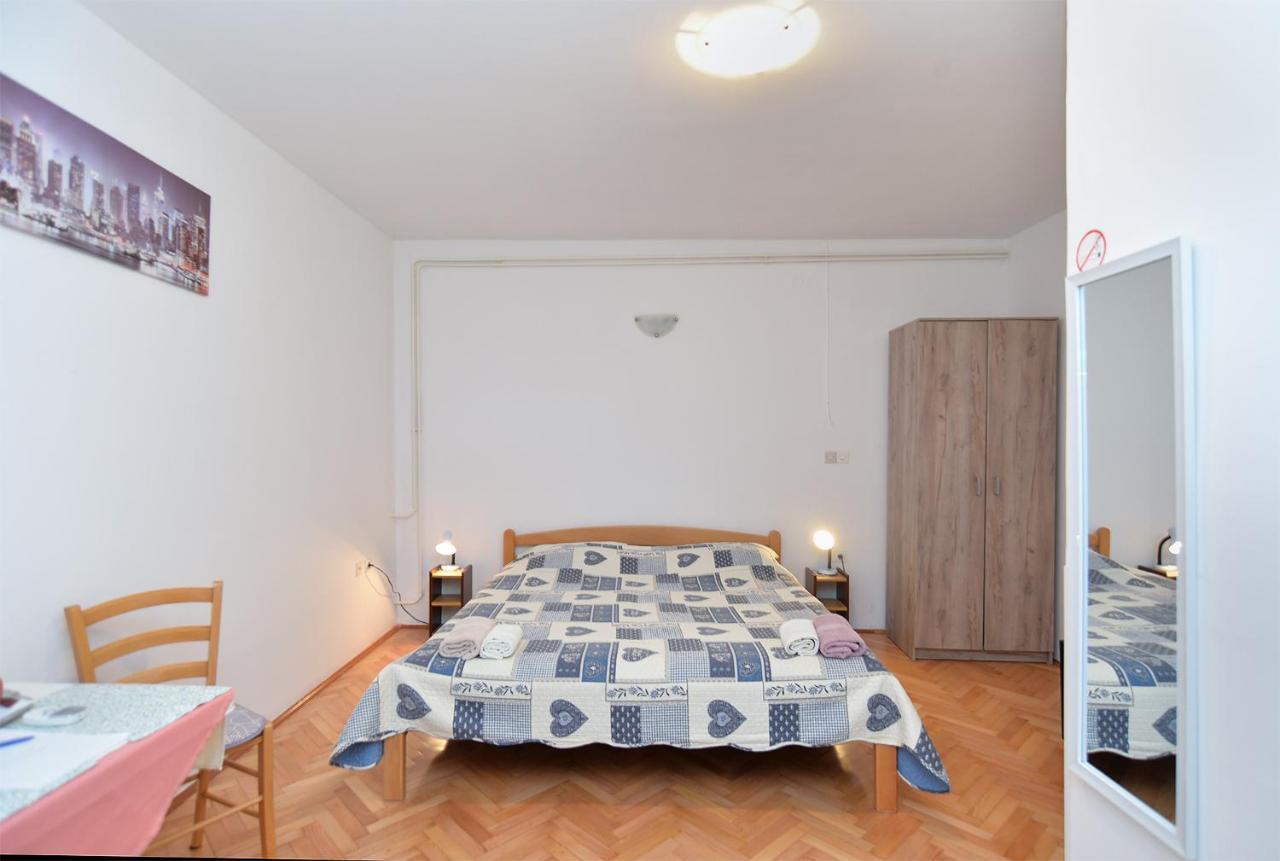 Rooms Veli Vrh 2208 Pola Esterno foto
